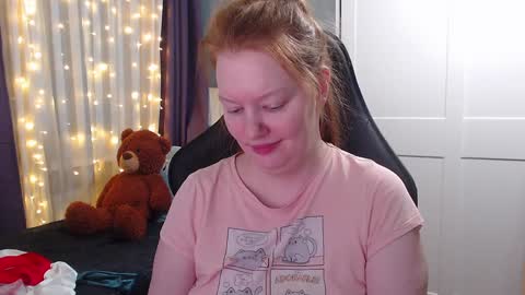 Snapshot of lady_inari chatting on 01.22.25 Angelika online show from 01.22.25
