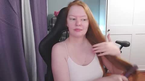 Snapshot of lady_inari chatting on 10.21.25 Angelika online show from 10.21.25