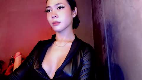 Snapshot of lady_of_pleasure28 chatting on 05.28.26 Ella online show from 05.28.26