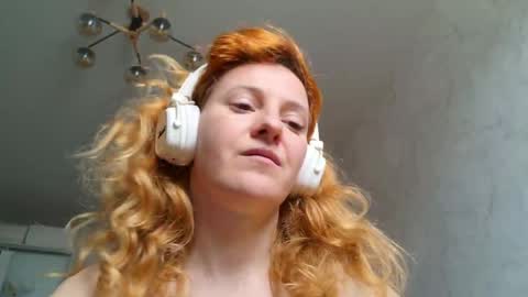 Sima Ladybigsmile online show from 05.02.26