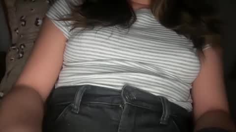 Snapshot of ladybird21 chatting on 02.05.25 Aria online show from 02.05.25