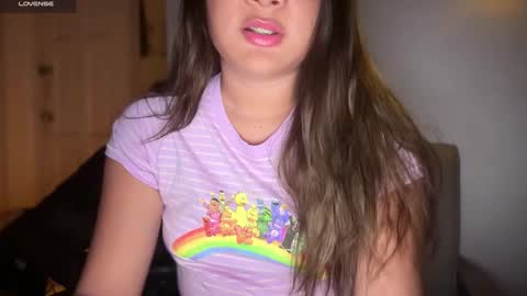 Snapshot of ladybird21 chatting on 11.23.25 Aria online show from 11.23.25