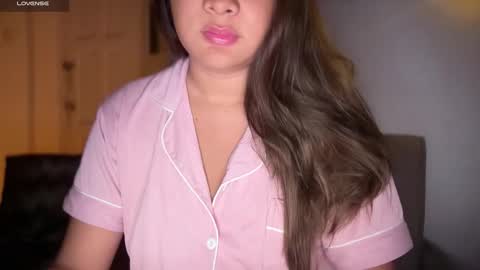 Snapshot of ladybird21 chatting on 11.29.25 Aria online show from 11.29.25