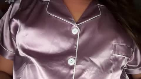 Snapshot of ladybird21 chatting on 12.18.25 Aria online show from 12.18.25