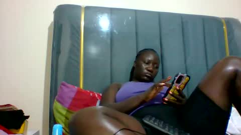 lindah32 online show from 12.22.24