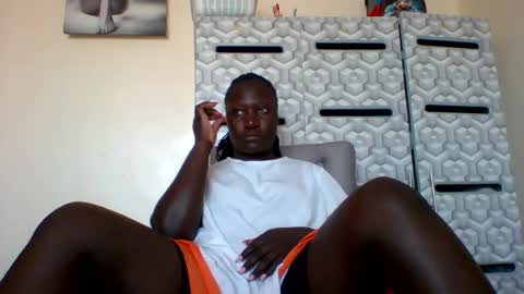 lindah32 online show from 12.30.24