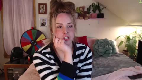 Snapshot of ladyboyhomemaker chatting on 02.14.25 ladyboyhomemaker online show from 02.14.25