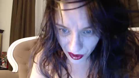Snapshot of ladygilda chatting on 01.25.25 LADYGILDA online show from 01.25.25