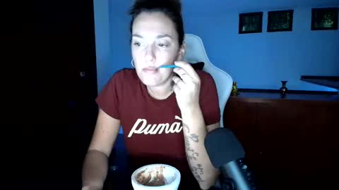 Snapshot of ladysusurros chatting on 10.26.25 ladysusurros online show from 10.26.25