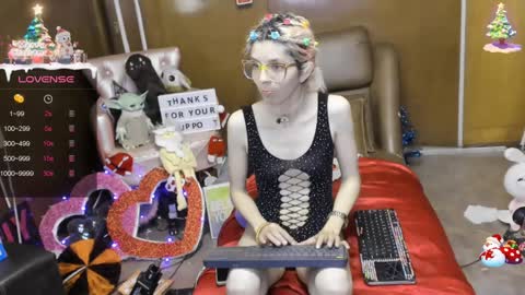 Snapshot of laflakita21 chatting on 12.13.24 Skinnygirl online show from 12.13.24