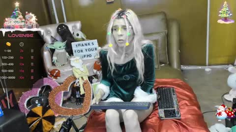 Snapshot of laflakita21 chatting on 12.18.24 Skinnygirl online show from 12.18.24