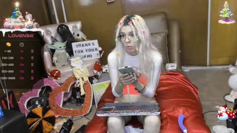 Snapshot of laflakita21 chatting on 12.19.24 Skinnygirl online show from 12.19.24