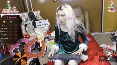 Snapshot of laflakita21 chatting on 12.24.24 Skinnygirl online show from 12.24.24