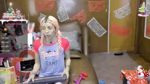 Snapshot of laflakita21 chatting on 02.14.25 Skinnygirl online show from 02.14.25