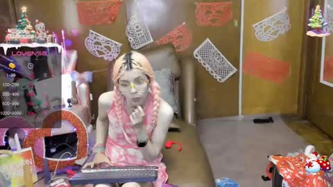 Snapshot of laflakita21 chatting on 02.15.25 Skinnygirl online show from 02.15.25