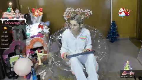 Snapshot of laflakita21 chatting on 12.14.25 Skinnygirl online show from 12.14.25