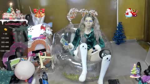 Snapshot of laflakita21 chatting on 12.17.25 Skinnygirl online show from 12.17.25