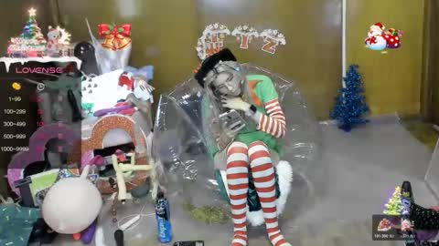 Snapshot of laflakita21 chatting on 12.18.25 Skinnygirl online show from 12.18.25