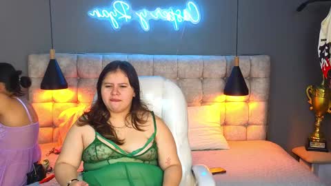 Snapshot of laia_and_aloby chatting on 01.03.25 online show from 01.03.25