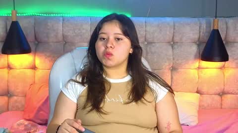 Snapshot of laia_and_aloby chatting on 01.11.25 online show from 01.11.25