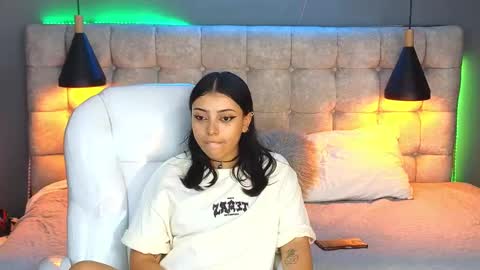 Snapshot of laia_and_aloby chatting on 01.27.25 online show from 01.27.25