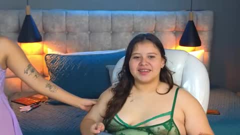 Snapshot of laia_and_aloby chatting on 02.14.25 online show from 02.14.25