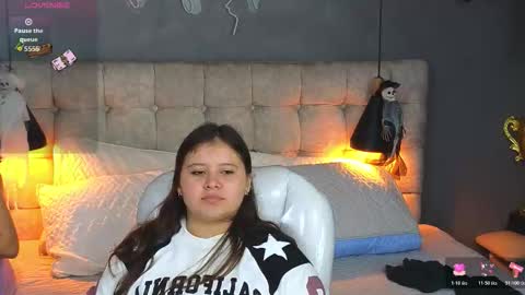 Snapshot of laia_and_aloby chatting on 10.22.25 online show from 10.22.25