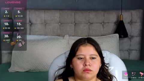 Snapshot of laia_and_aloby chatting on 11.04.25 online show from 11.04.25