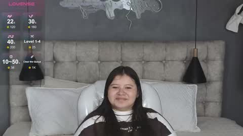 Snapshot of laia_and_aloby chatting on 11.06.25 online show from 11.06.25