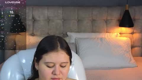 Snapshot of laia_and_aloby chatting on 11.22.25 online show from 11.22.25