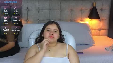 Snapshot of laia_and_aloby chatting on 12.15.25 online show from 12.15.25