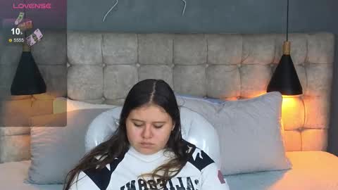 Snapshot of laia_and_aloby chatting on 12.20.25 online show from 12.20.25