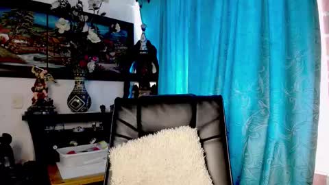 laia_hadid online show from 02.27.26