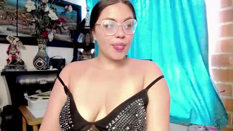 laia_hadid online show from 04.27.26