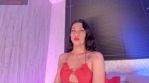 Snapshot of laiilybell chatting on 11.30.25 laiily bell online show from 11.30.25