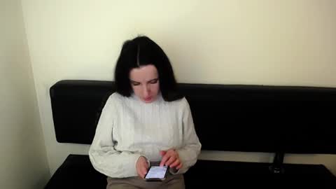 Snapshot of laimapinch_ chatting on 10.13.25 Laima online show from 10.13.25