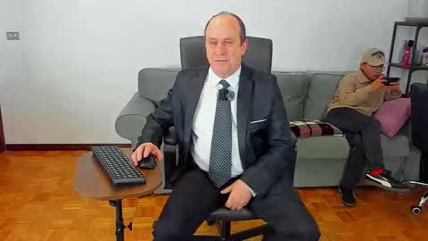 Snapshot of lajose52 chatting on 11.21.25 lajose52 online show from 11.21.25