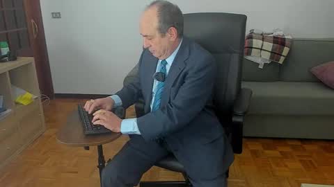 Snapshot of lajose52 chatting on 11.22.25 lajose52 online show from 11.22.25