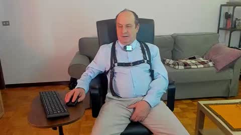 Snapshot of lajose52 chatting on 11.28.25 lajose52 online show from 11.28.25