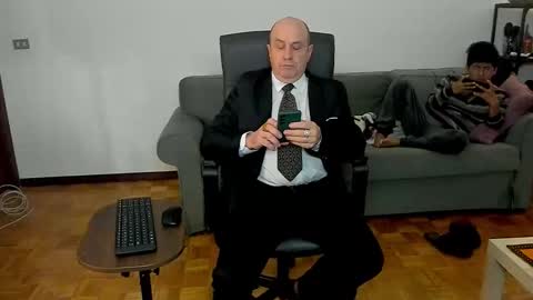 Snapshot of lajose52 chatting on 12.21.25 lajose52 online show from 12.21.25