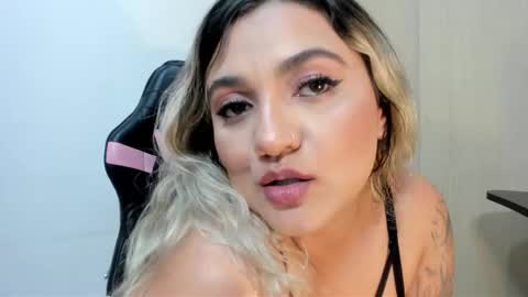 Snapshot of lala_buny chatting on 12.14.25 Lala online show from 12.14.25