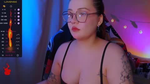 Snapshot of lala_loulou chatting on 11.16.25 Nicky online show from 11.16.25