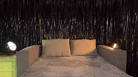 Snapshot of lallebi chatting on 11.29.25 Ellina online show from 11.29.25