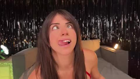 Snapshot of lallebi chatting on 01.06.26 Ellina online show from 01.06.26