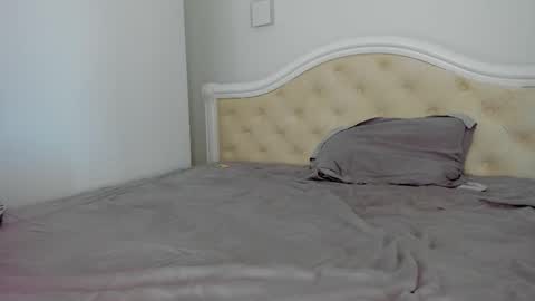 Lallie  online show from 09.23.25