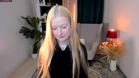 Snapshot of laly_peach chatting on 03.28.26 Laly online show from 03.28.26