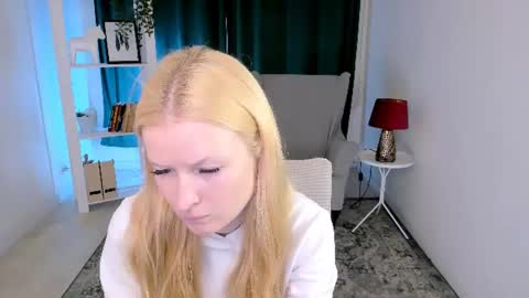 Snapshot of laly_peach chatting on 07.03.26 Laly online show from 07.03.26