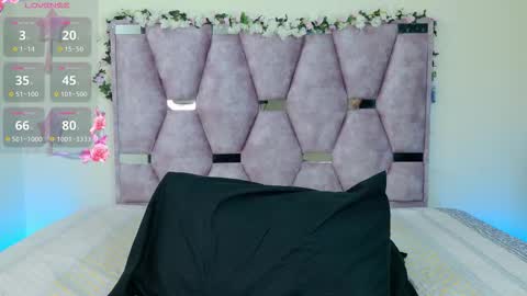 Snapshot of lana_bennett69 chatting on 11.22.25 Lana online show from 11.22.25