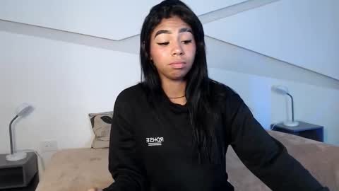 Snapshot of lana_starlet chatting on 09.27.25 katiuska online show from 09.27.25