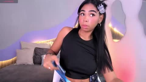 Snapshot of lana_starlet chatting on 10.08.25 katiuska online show from 10.08.25